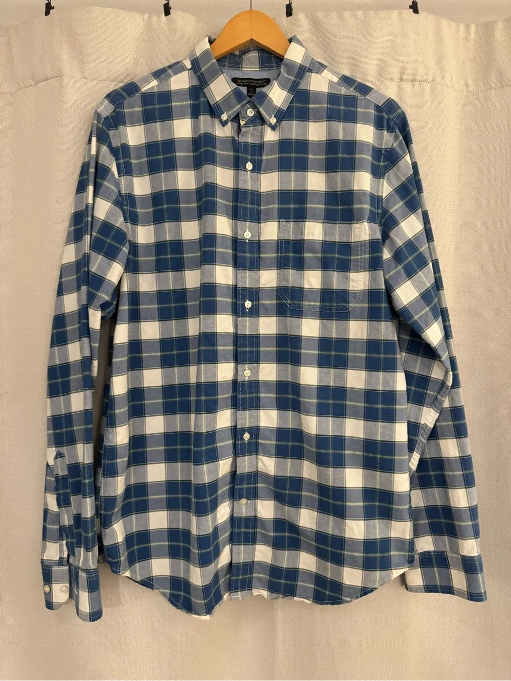 Men’s Banana Republic Blue and White Plaid Oxford Shirt Tailored Slim Fit